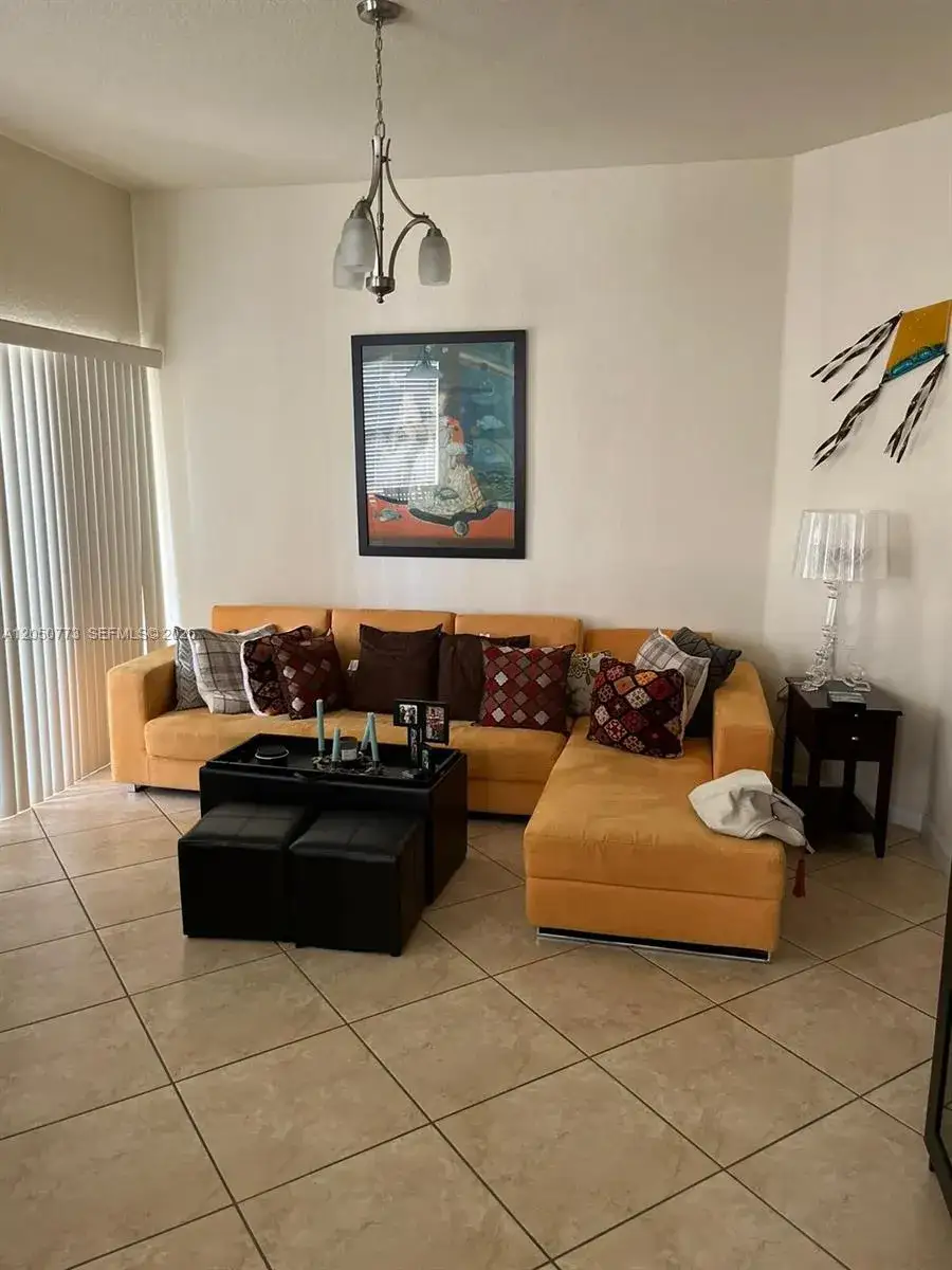 3 bedroom 2 bath Residential Lease for rent at 11401 NW 89th St # 104, Doral FL 33178