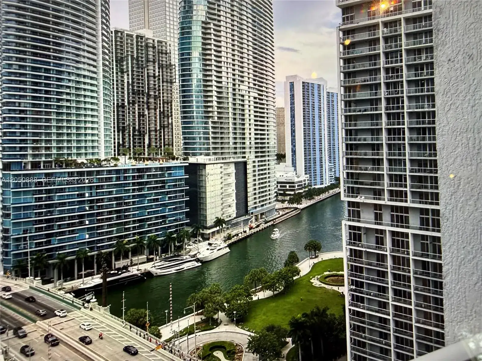 1 bedroom 1 bath Residential Lease for rent at 500 Brickell Ave # 2003, Miami FL 33131