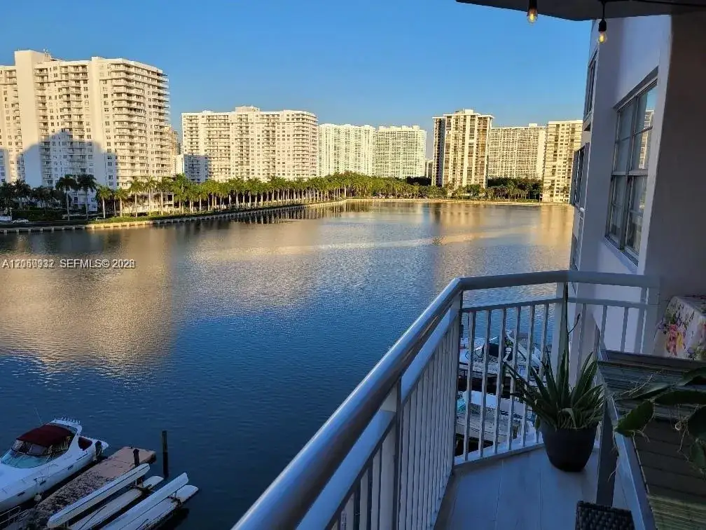 2 bedroom 2 bath Residential Lease for rent at 18081 Biscayne Blvd # 602, Aventura FL 33160