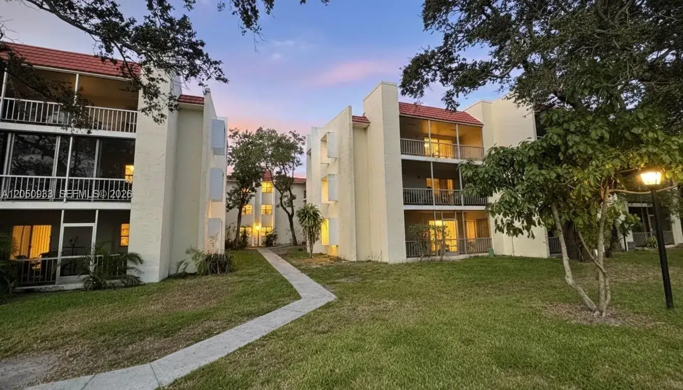 2 bedroom 2 bath Residential Lease for rent at 636 NW 13th St # 0230, Boca Raton FL 33486