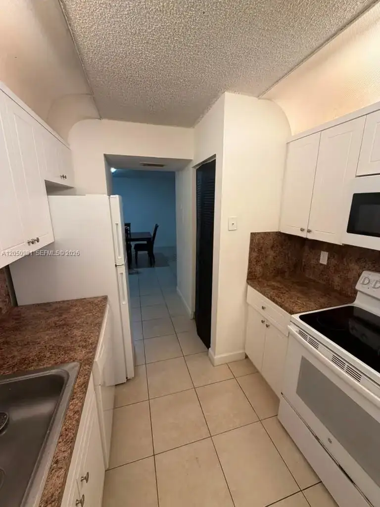 1 bedroom 1 bath Residential Lease for rent at 8200 SW 210th St # 303, Cutler Bay FL 33189