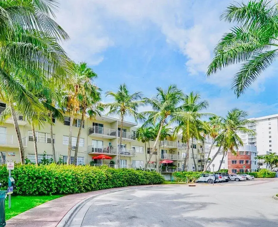 1 bath Residential Lease for rent at 1441 Lincoln Rd # 214, Miami Beach FL 33139