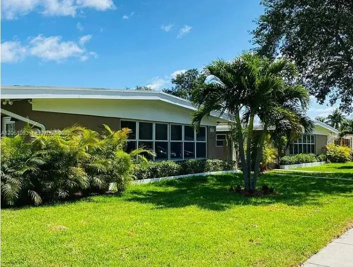 2 bedroom 1 bath Residential Lease for rent at 2001 NE 167th St # 1, North Miami Beach FL 33162