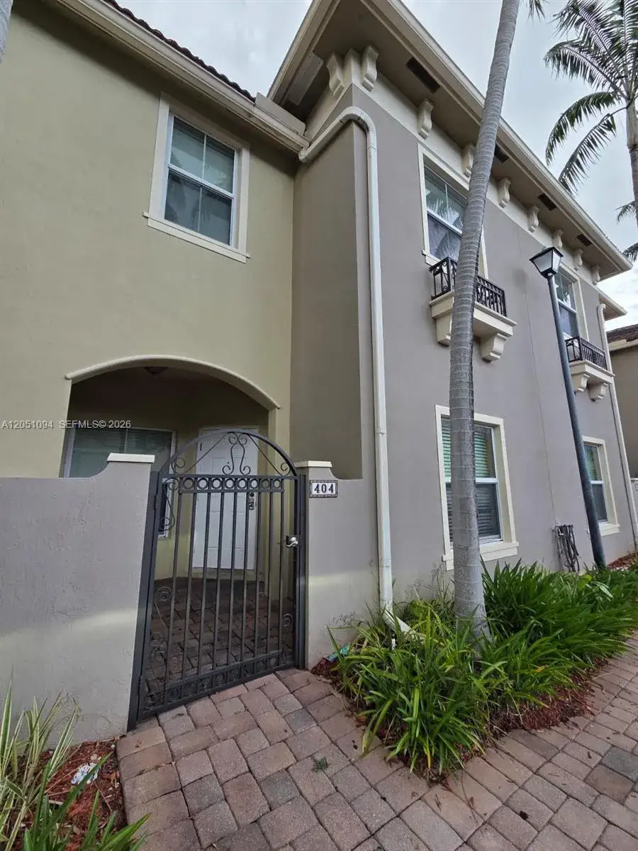 3 bedroom 2 bath Residential Lease for rent at 2851 W Prospect Rd # 404, Tamarac FL 33309