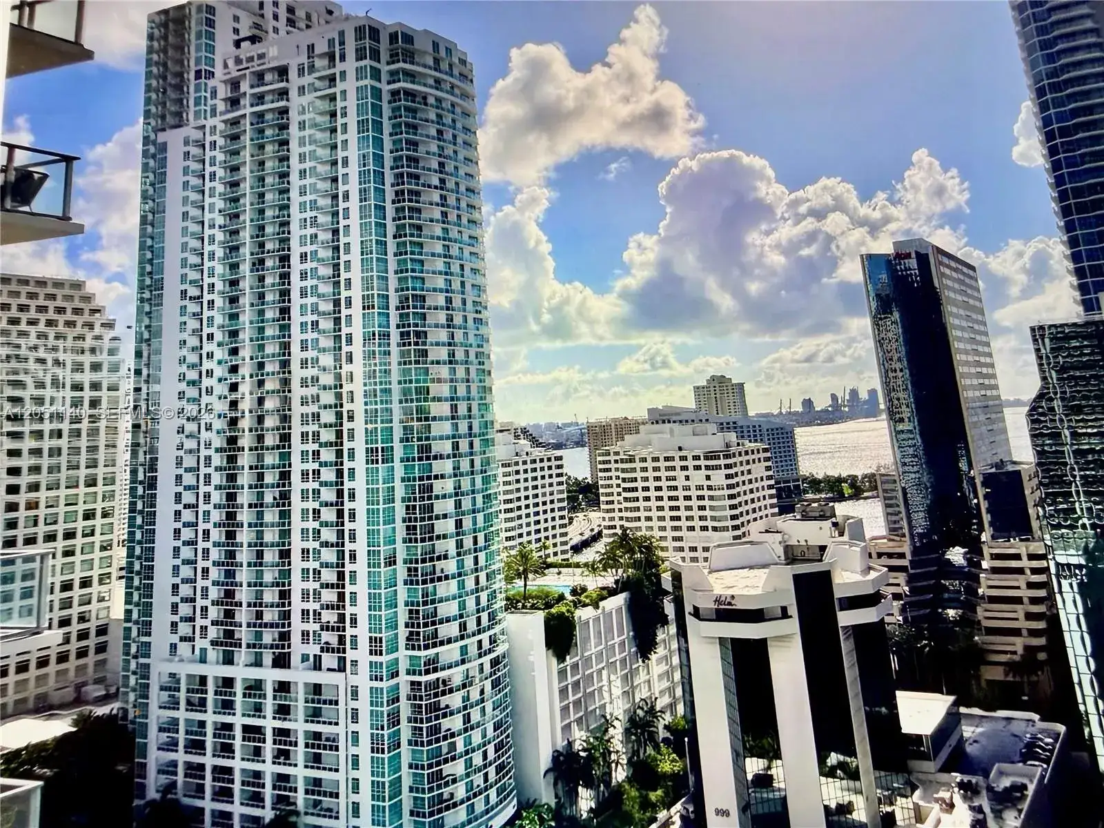 1 bedroom 1 bath Residential Lease for rent at 1050 Brickell Ave # 2018, Miami FL 33131