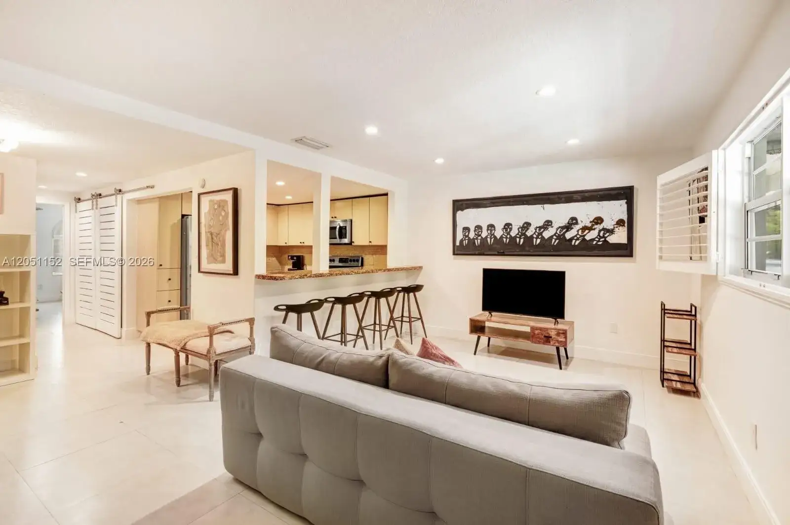 1 bedroom 1 bath Residential Lease for rent at 338 Majorca Ave # 103, Coral Gables FL 33134