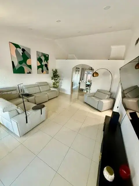 3 bedroom 2 bath Residential for sale at 10350 SW 208th Ter, Cutler Bay FL 33189