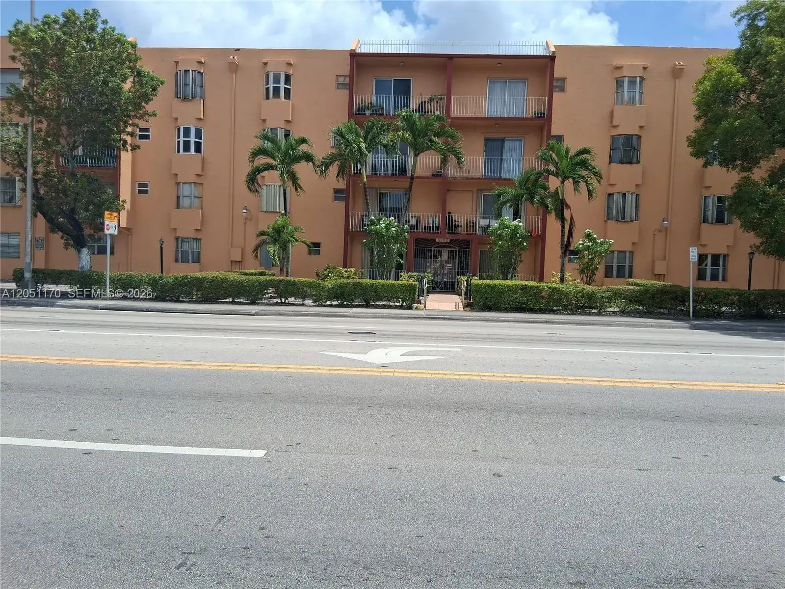 2 bedroom 1 bath Residential Lease for rent at 6200 W Flagler St # 305, Miami FL 33144
