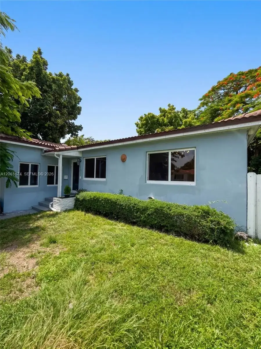 2 bedroom 1 bath Residential Lease for rent at 545 NE 111th St # 1, Miami FL 33161