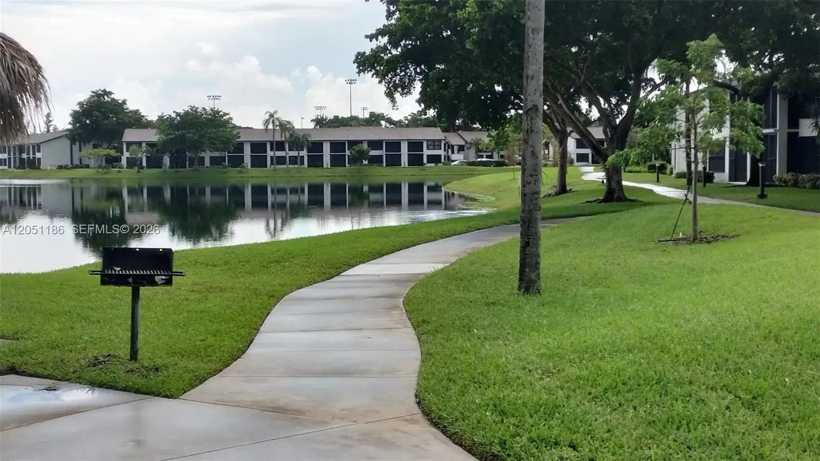 2 bedroom 2 bath Residential Lease for rent at 212 Lake Pointe Dr # 307, Oakland Park FL 33309