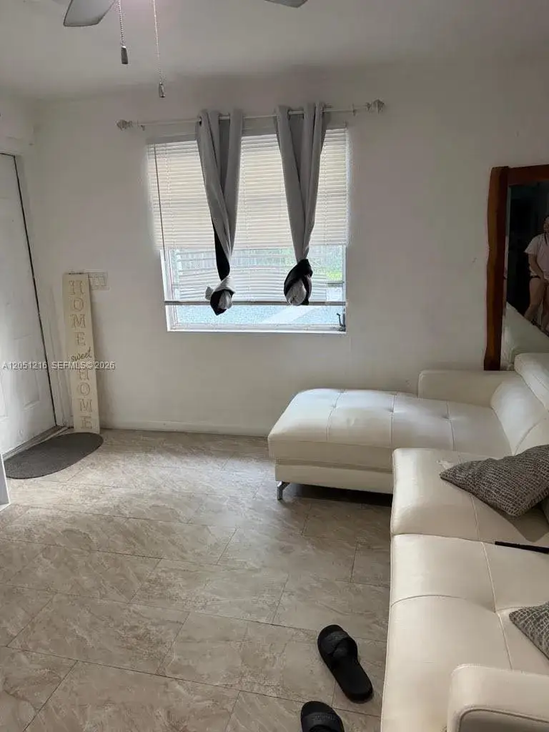 1 bedroom 1 bath Residential Lease for rent at 163 NW 40th St # 3, Oakland Park FL 33309