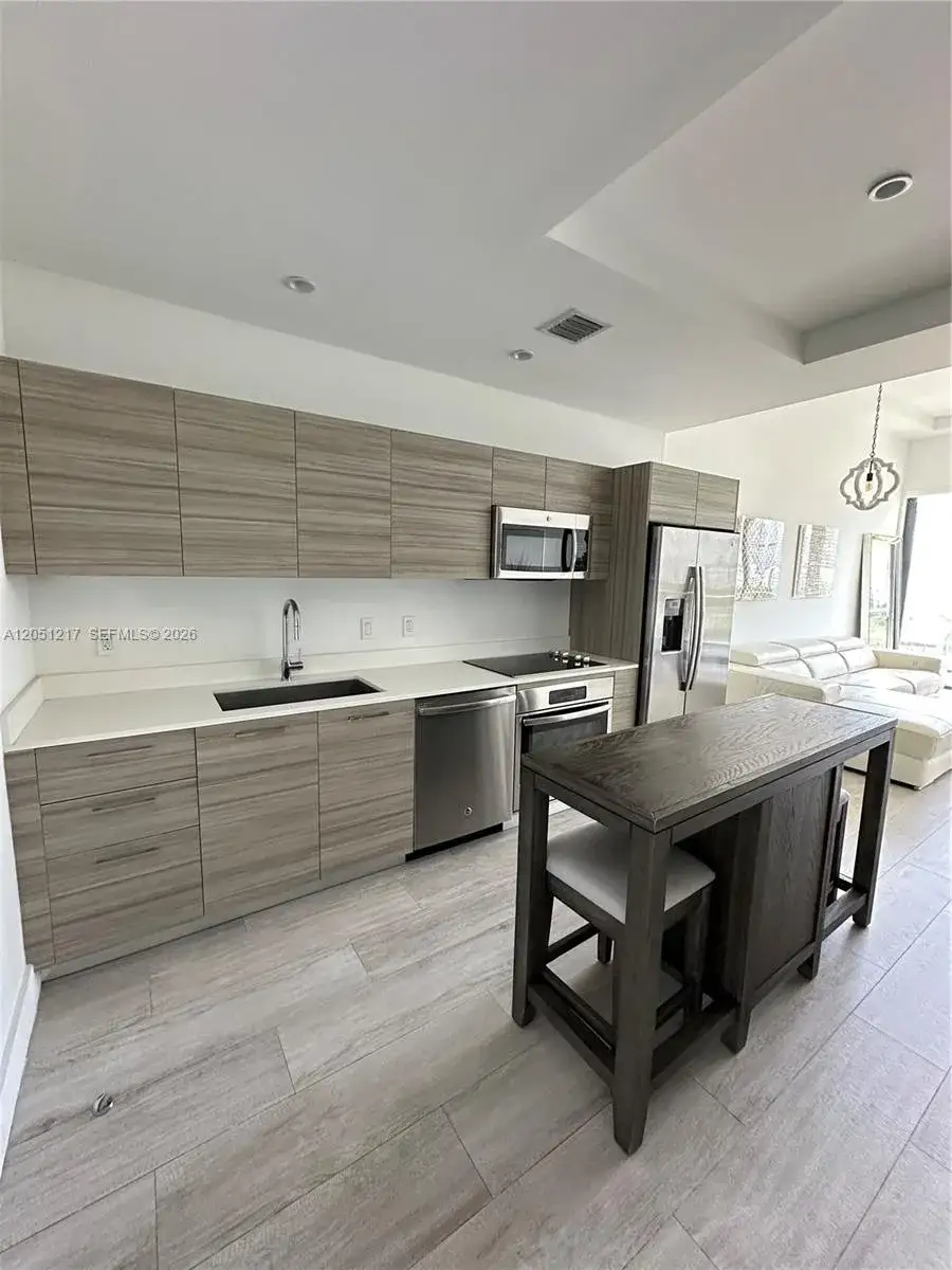 1 bedroom 1 bath Residential Lease for rent at 121 NE 34th St # L605, Miami FL 33137