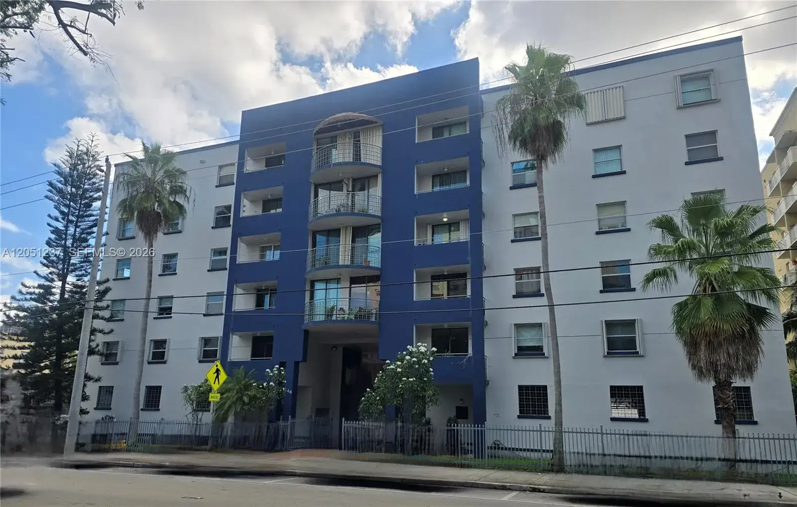 2 bedroom 1 bath Residential Lease for rent at 546 SW 1st ST # 607, Miami FL 33130