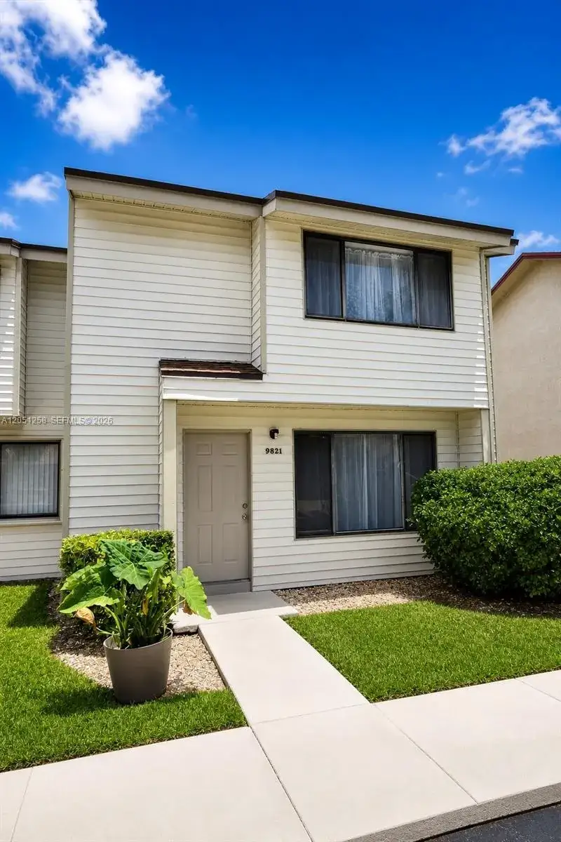 3 bedroom 2 bath Residential for sale at 9821 NW 37th St # 7F, Sunrise FL 33351