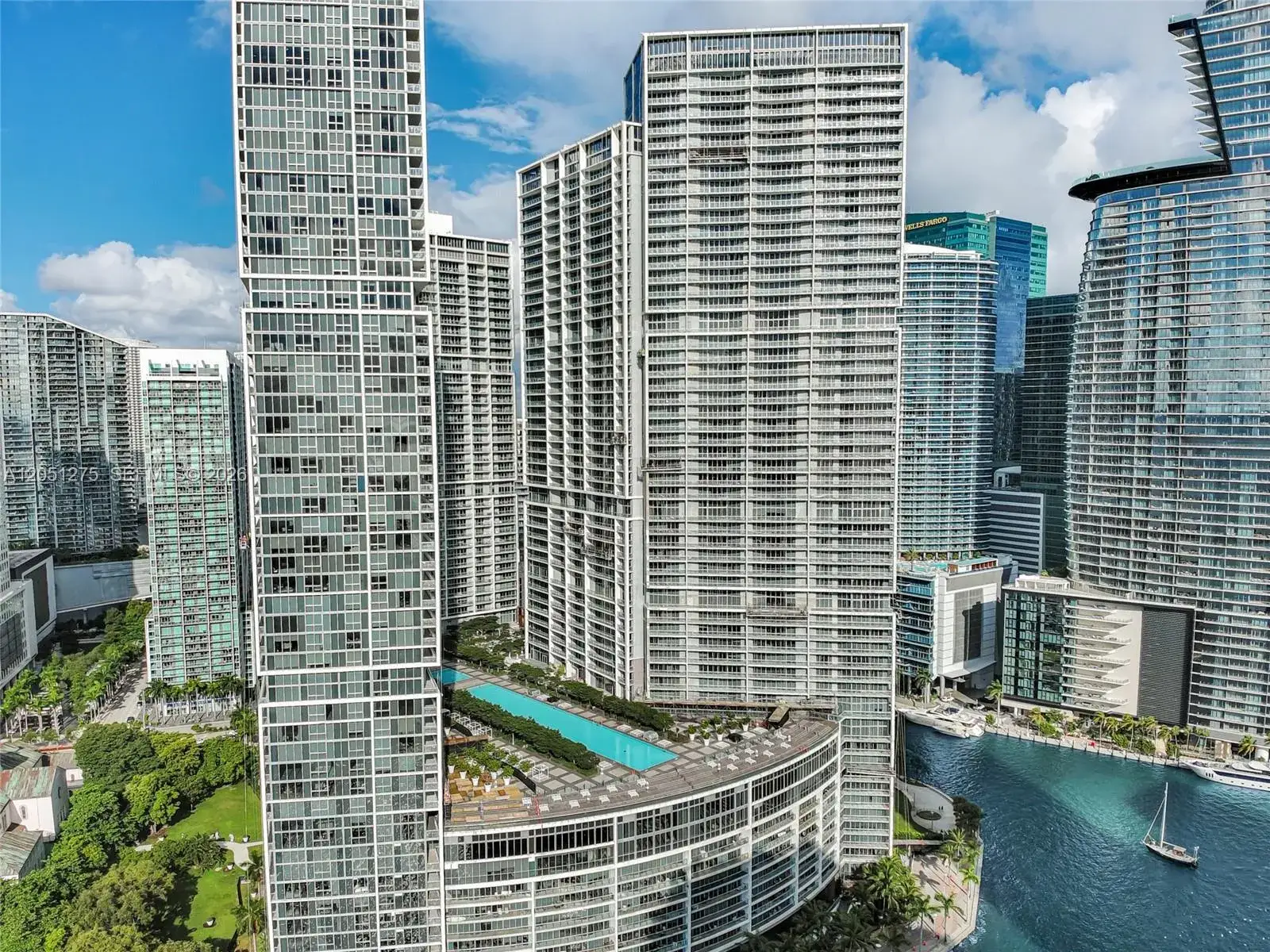 1 bedroom 1 bath Residential for sale at 475 Brickell Ave # 3111, Miami FL 33131