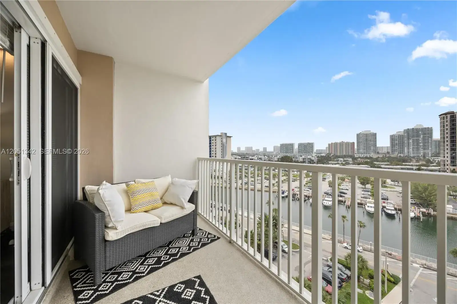 1 bedroom 1 bath Residential for sale at 300 Bayview Dr # 903, Sunny Isles Beach FL 33160