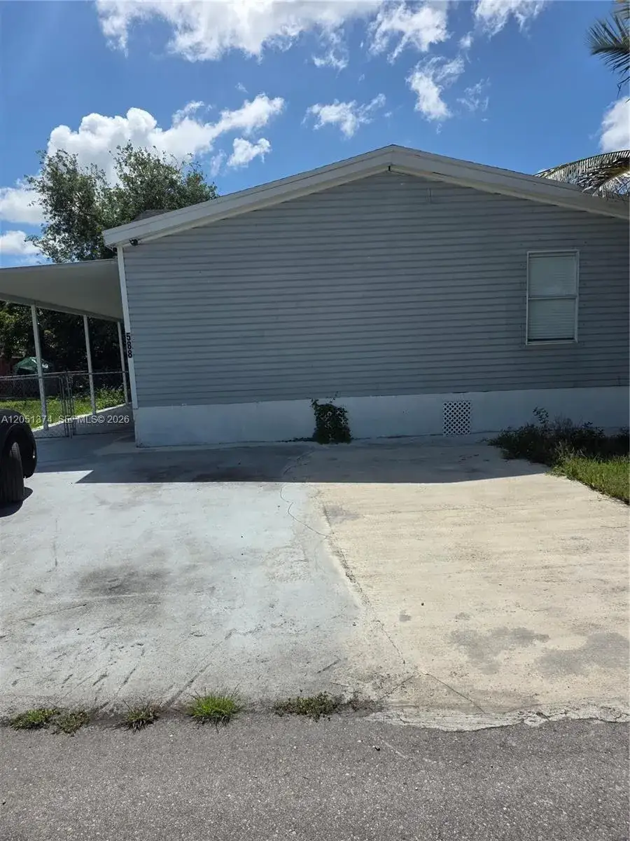 3 bedroom 2 bath Residential Lease for rent at 19800 SW 180th Ave # 588, Miami FL 33187