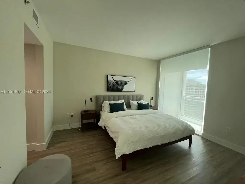 2 bedroom 2 bath Residential Lease for rent at 951 Brickell Ave # 1706, Miami FL 33131