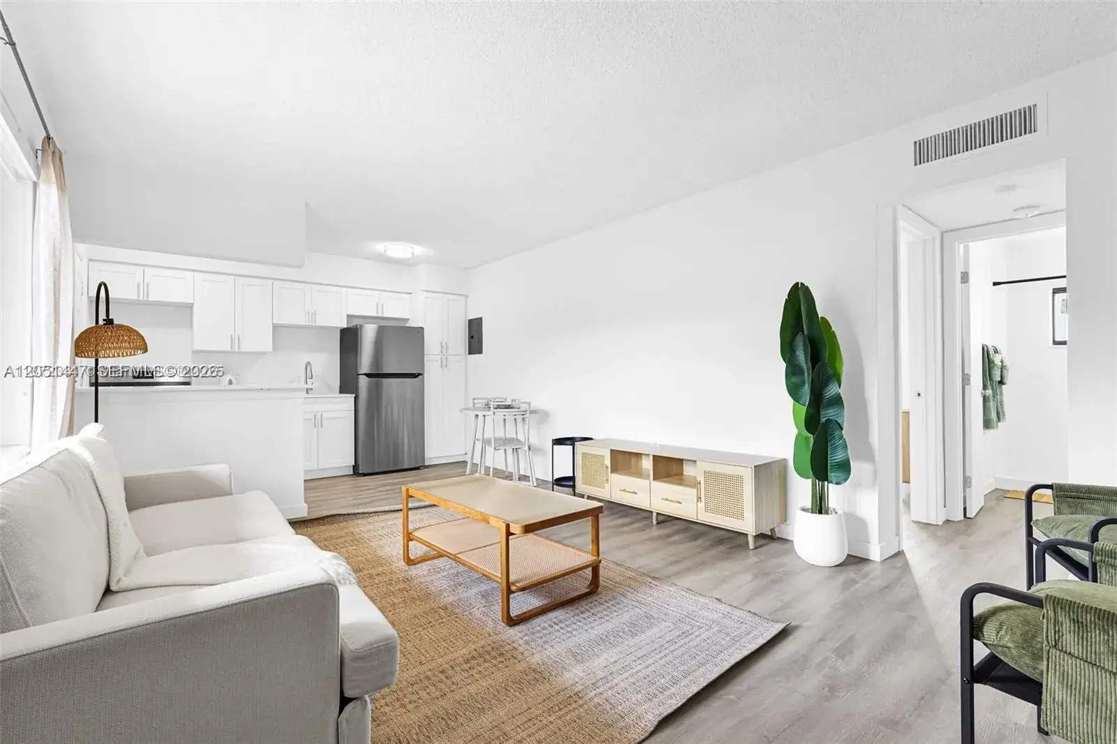 42 bedroom 42 bath Residential Lease for rent at 13210 Memorial Hwy # 208, North Miami FL 33161