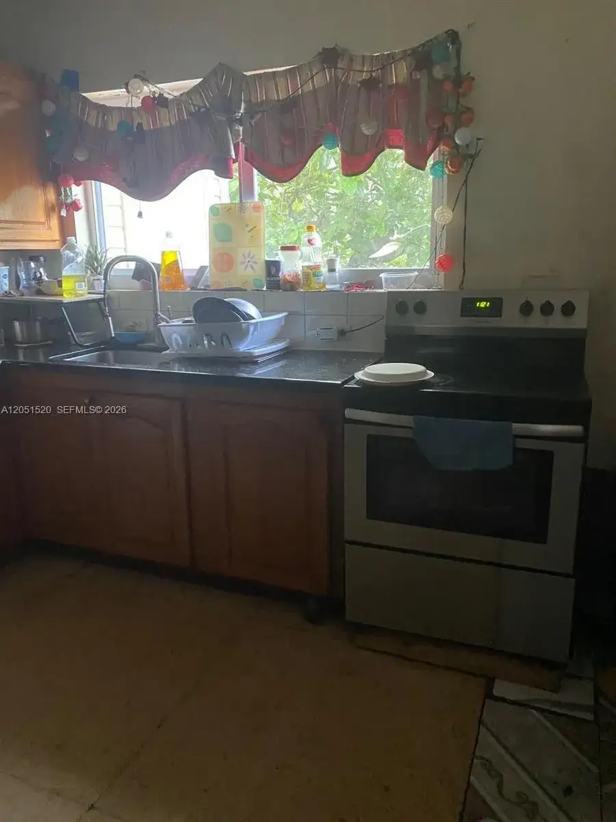 6 bedroom 4 bath Residential for sale at 218 SW 10th Ave, Miami FL 33130