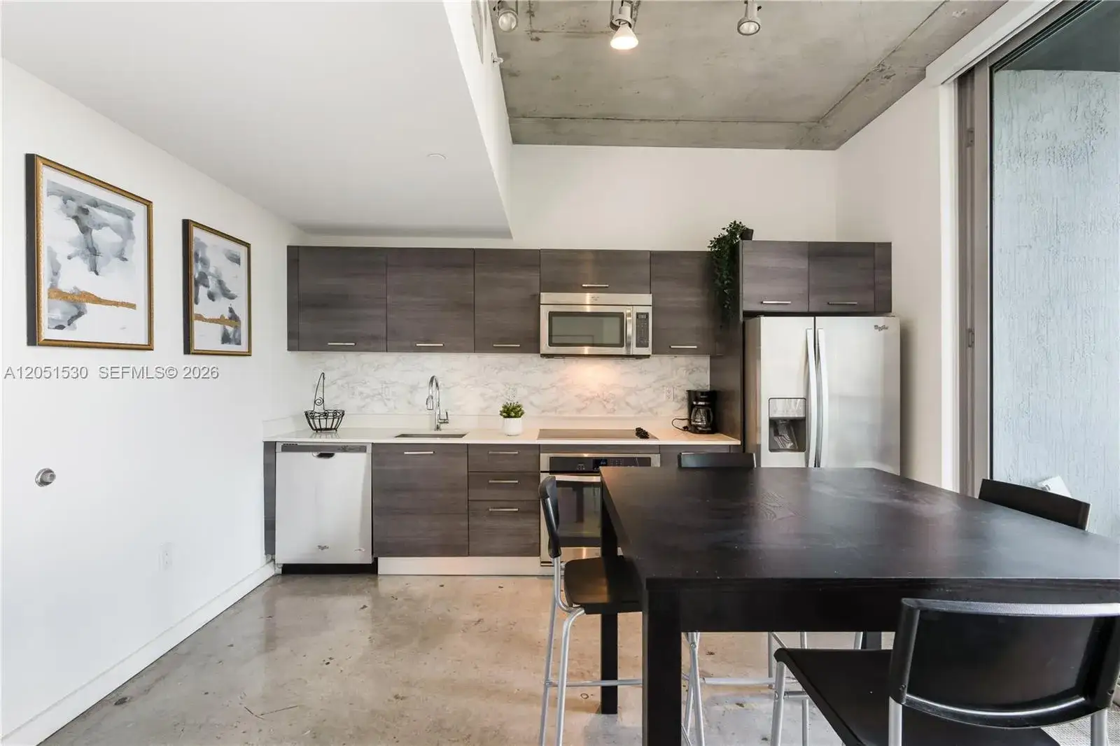 1 bedroom 1 bath Residential Lease for rent at 151 SE 1st St # 3408, Miami FL 33131