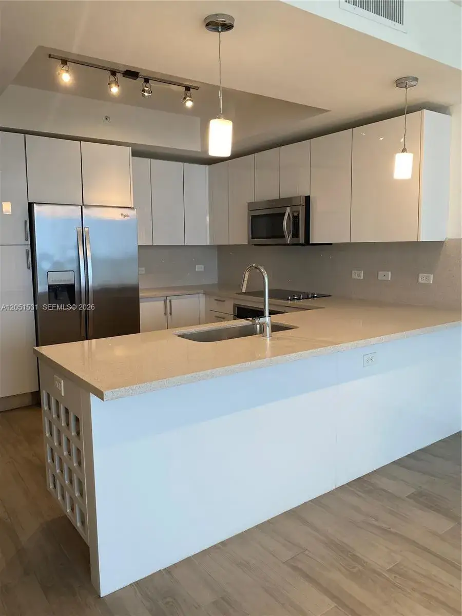 1 bedroom 1 bath Residential Lease for rent at 999 SW 1 AVE # 3209, Miami FL 33130