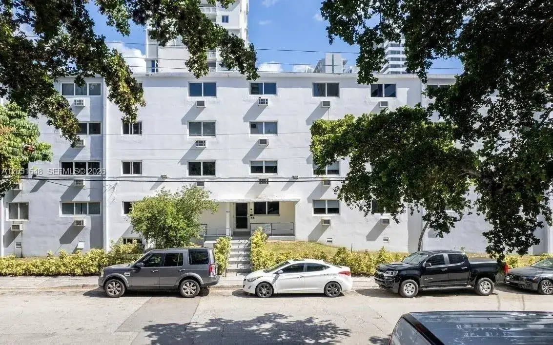 1 bedroom 1 bath Residential Lease for rent at 143 SW 9th St # 202, Miami FL 33130