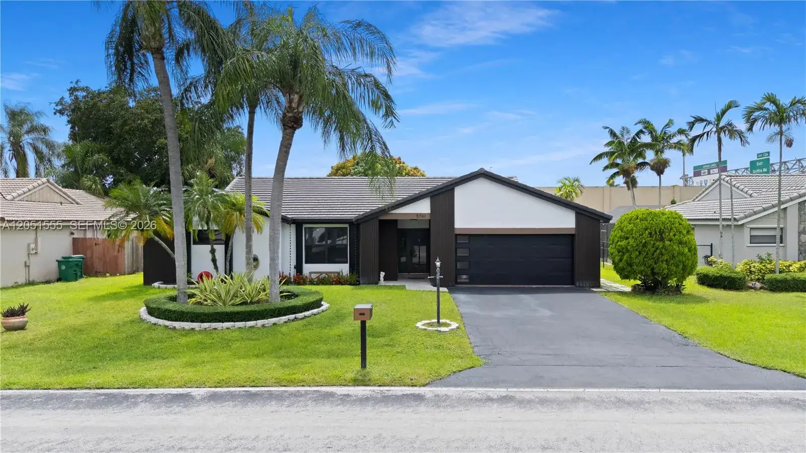 3 bedroom 2 bath Residential for sale at 5741 W Waterford Dr, Davie FL 33331