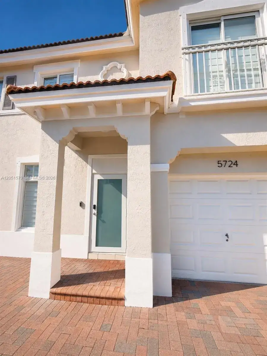 4 bedroom 3 bath Residential Lease for rent at 5724 NW 112th Pl # 5724, Doral FL 33178