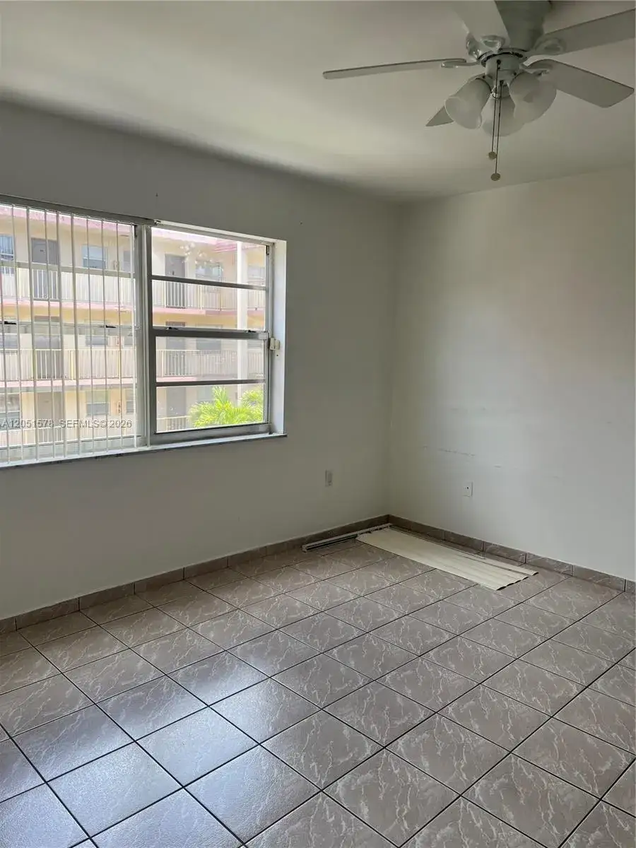 1 bedroom 1 bath Residential Lease for rent at 295 NW 72nd Ave # 306, Miami FL 33126