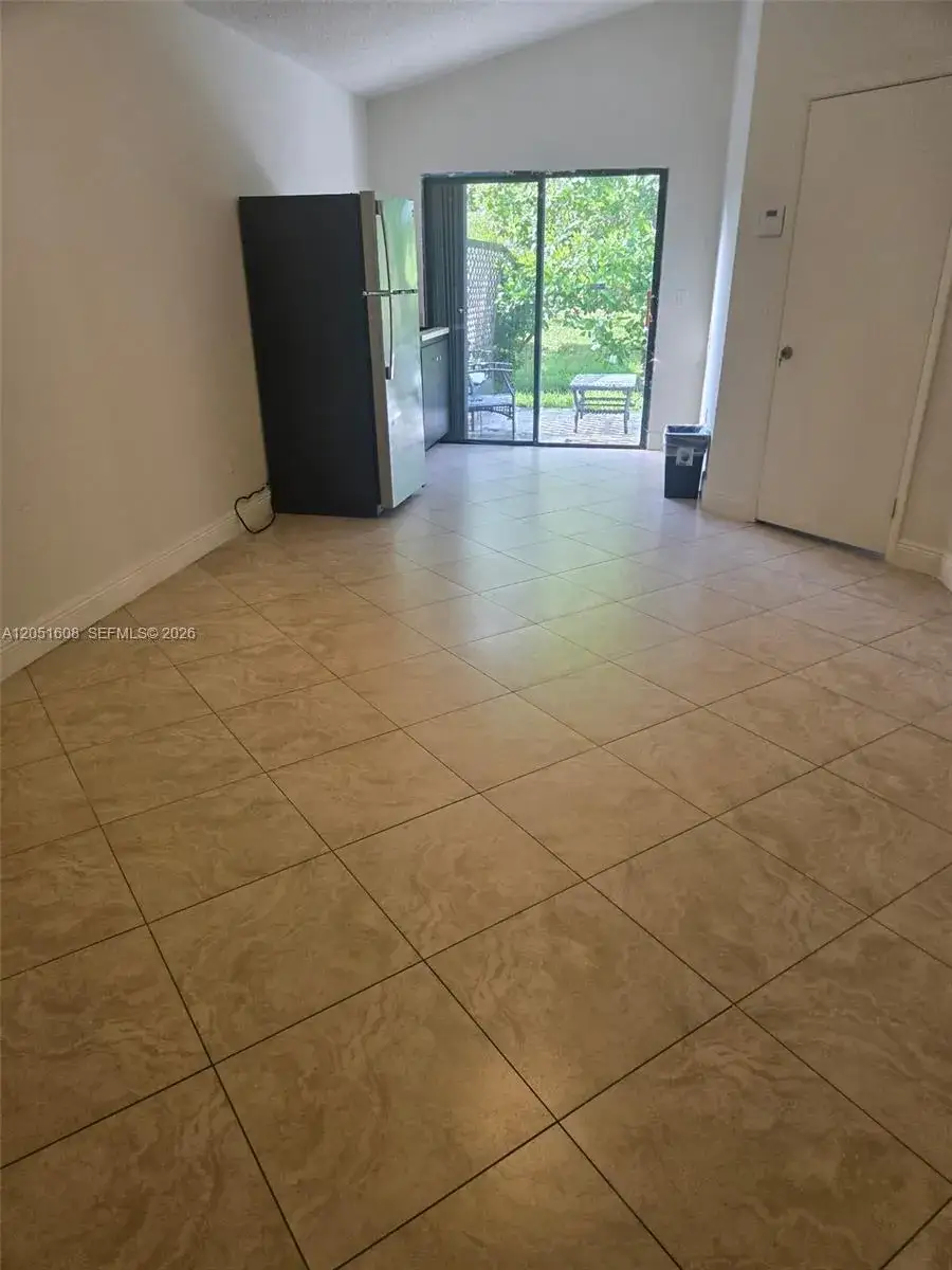 818 E Palm Run Dr # 0, North Lauderdale FL 33068