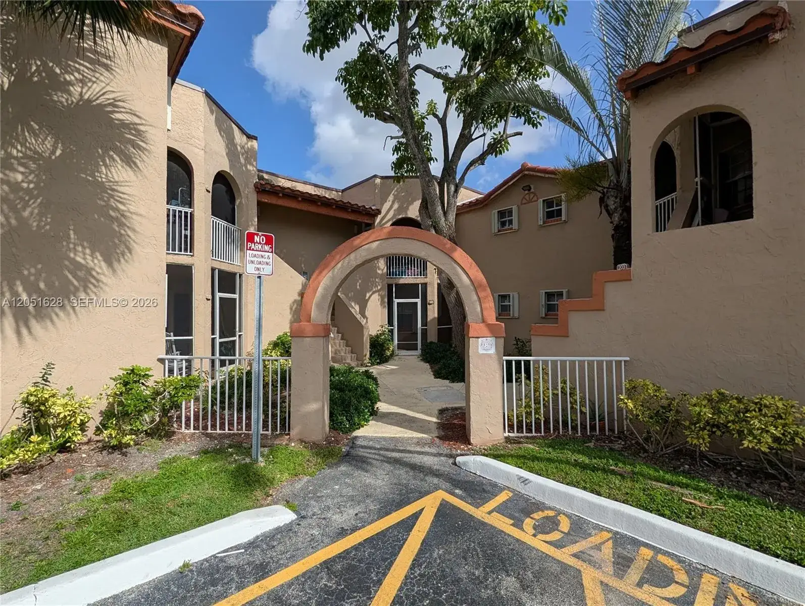 1 bedroom 2 bath Residential Lease for rent at 301 SW 86th Ave # 101, Pembroke Pines FL 33025
