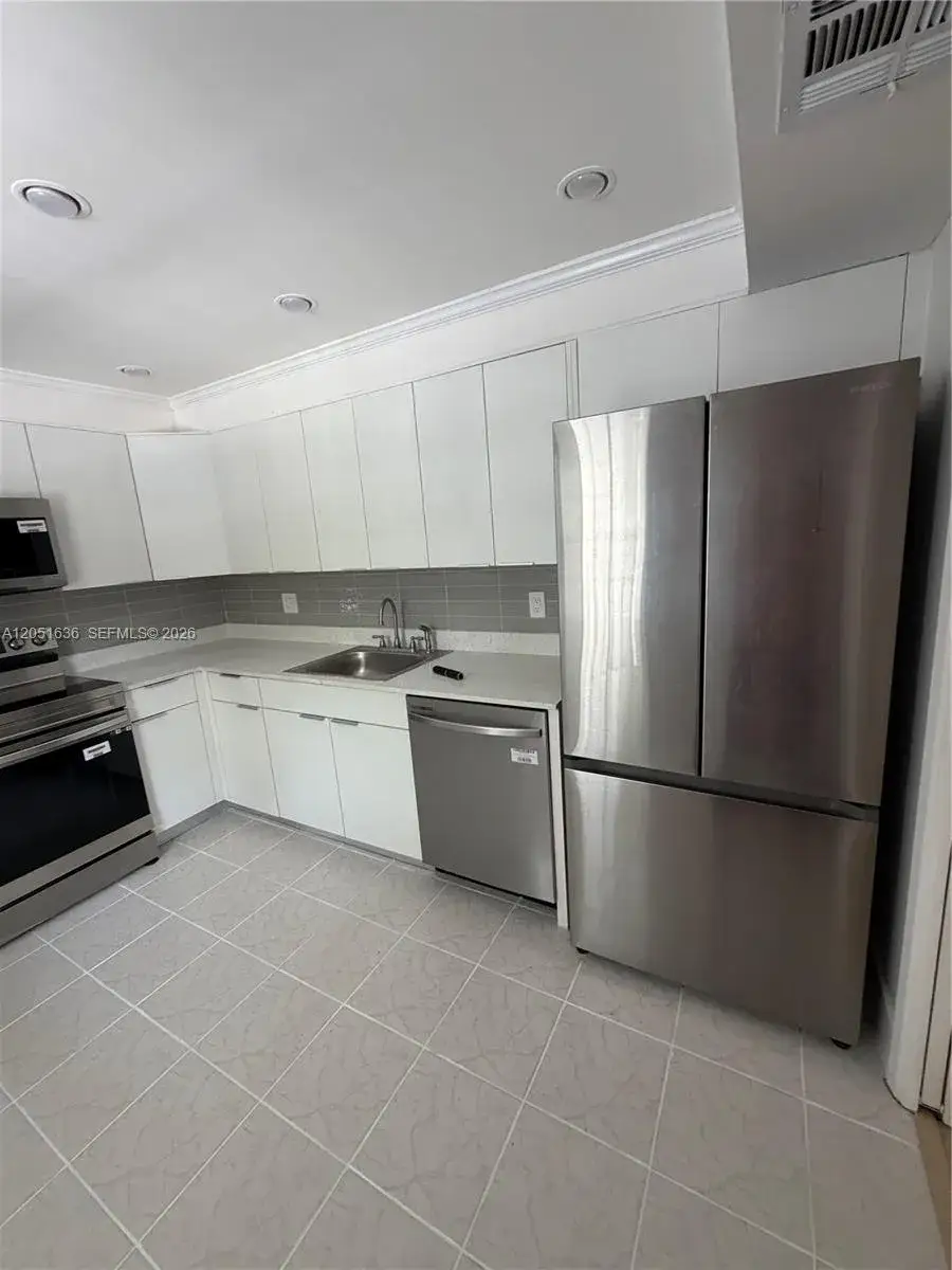 3 bedroom 2 bath Residential Lease for rent at 4007 N Cypress Dr # 203, Pompano Beach FL 33069