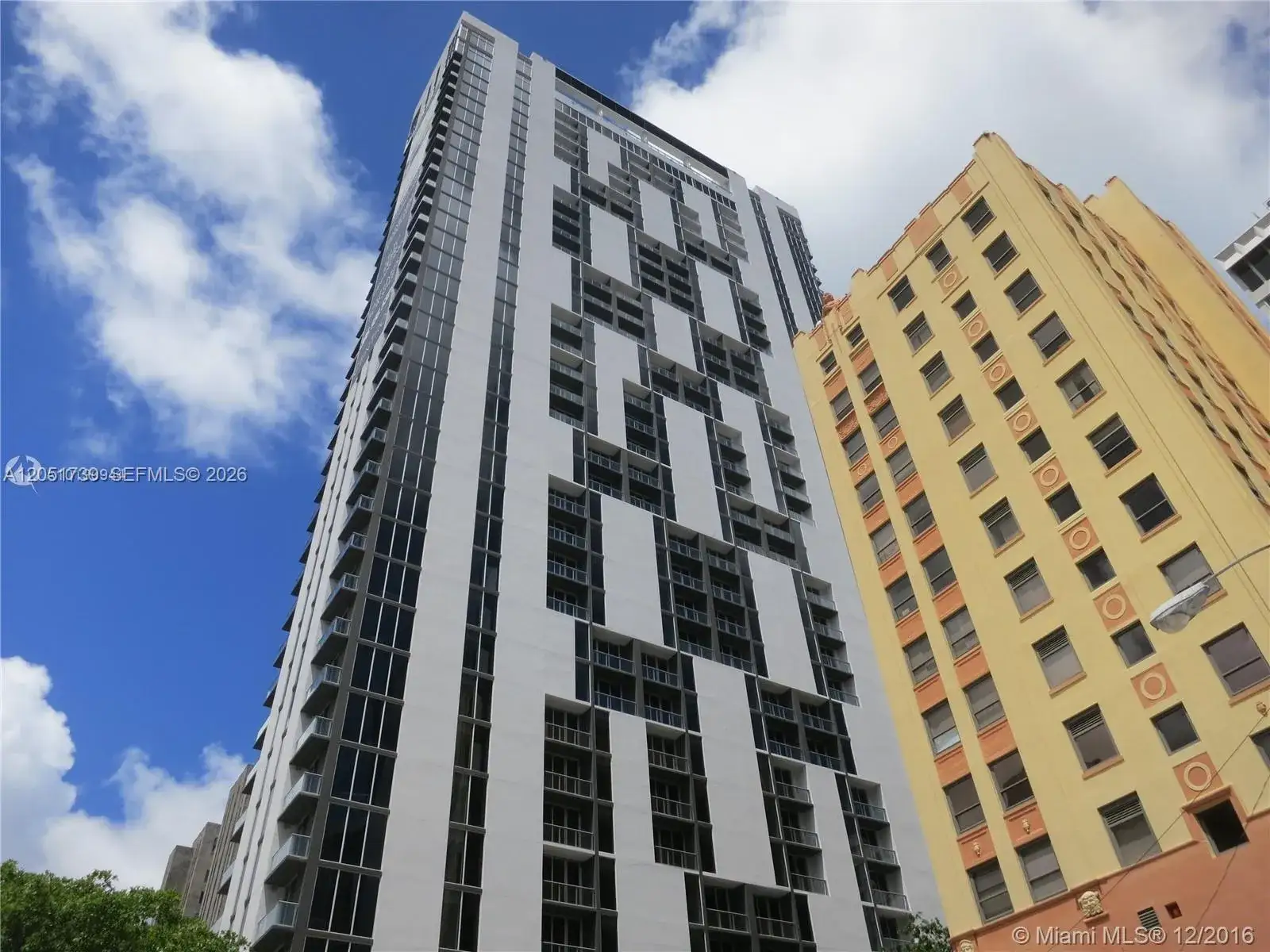 2 bedroom 2 bath Residential Lease for rent at 151 SE 1st St # 601, Miami FL 33131