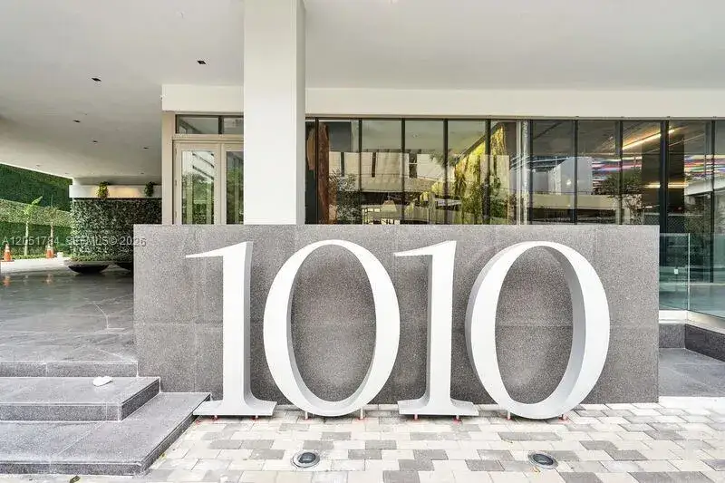 2 bedroom 3 bath Residential Lease for rent at 1010 Brickell Ave # 1403, Miami FL 33131