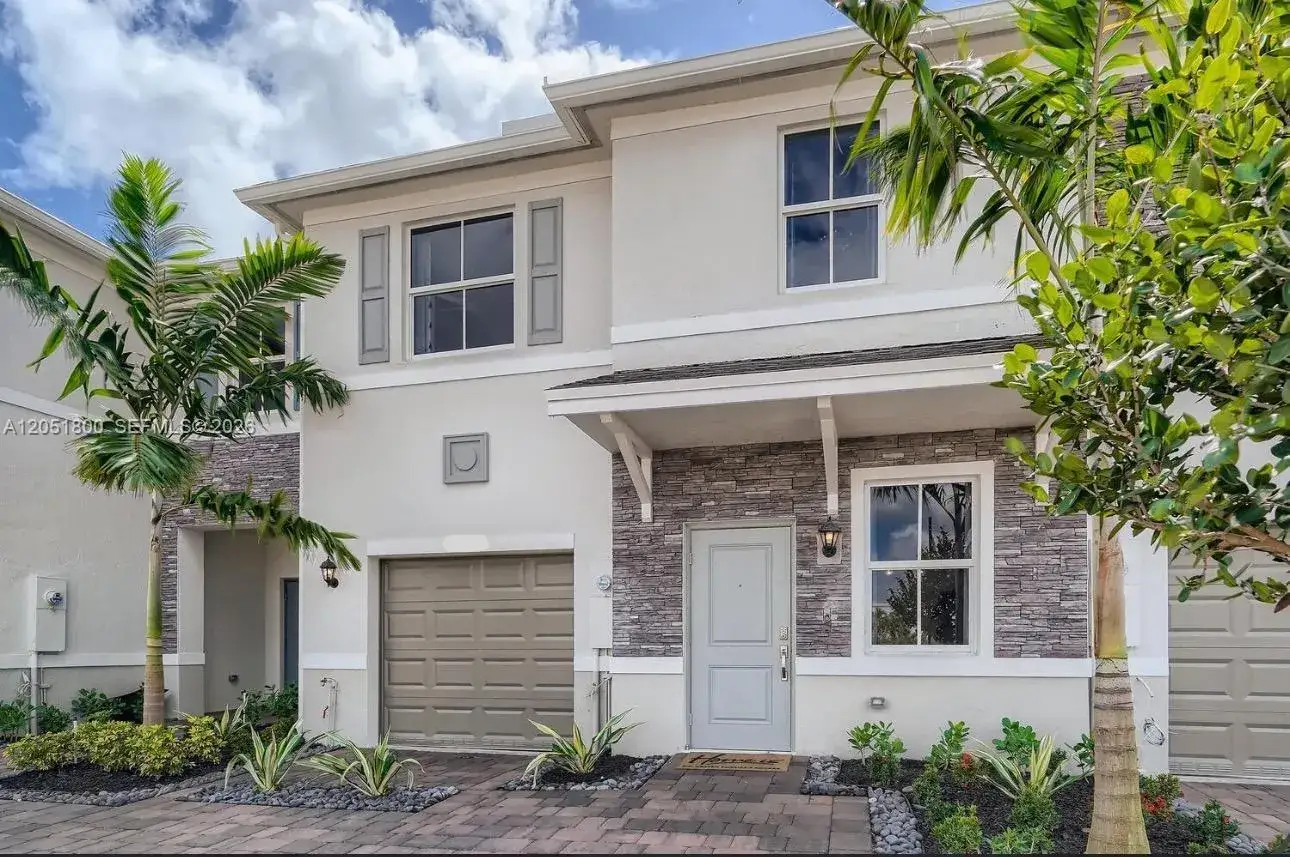 4 bedroom 2 bath Residential Lease for rent at 785 SE 18th St, Homestead FL 33034