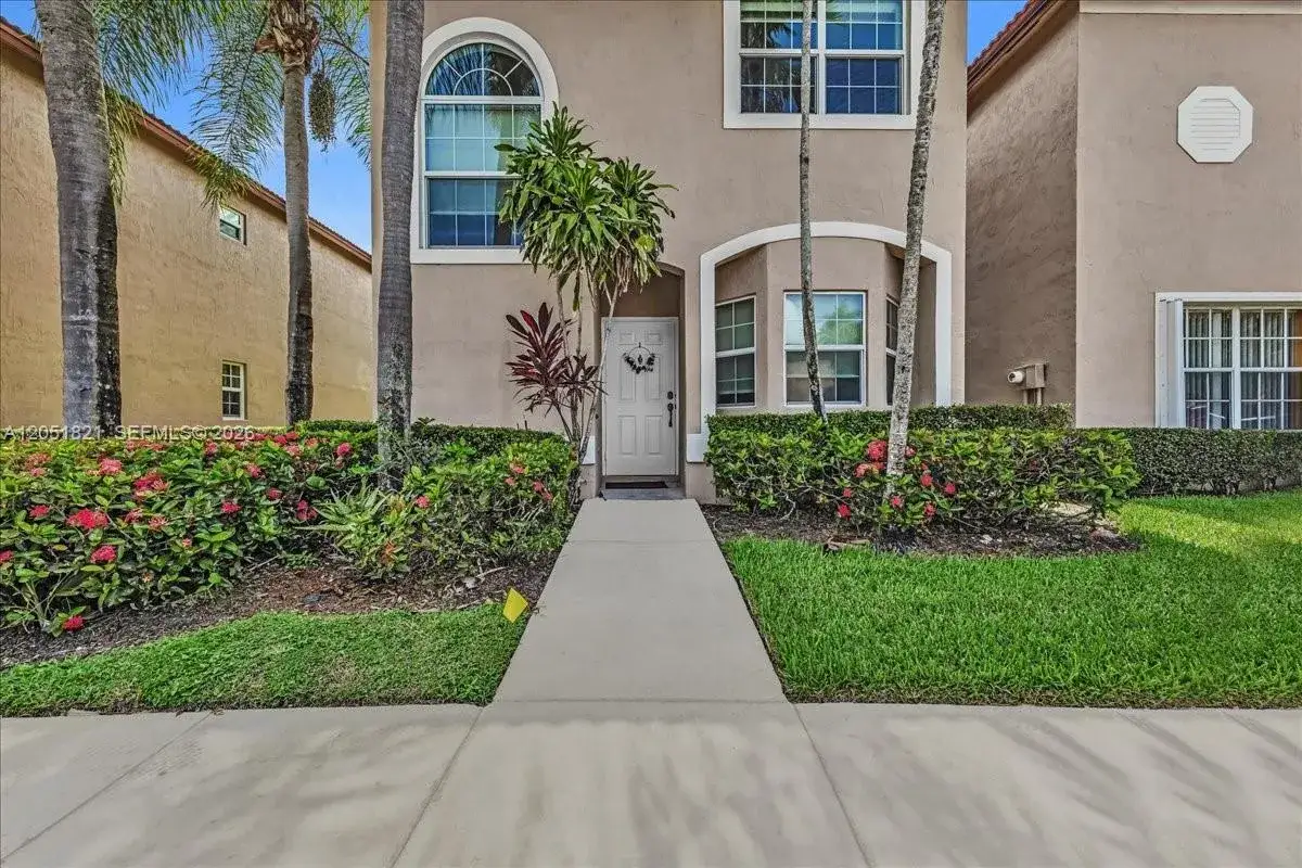 3 bedroom 2 bath Residential for sale at 16138 Emerald Cove Rd, Weston FL 33331