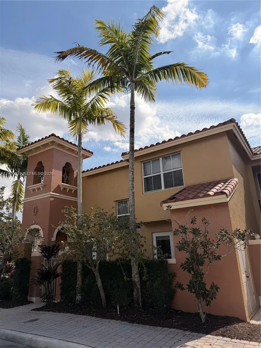 3 bedroom 2 bath Residential Lease for rent at 906 SW 143rd ave # 2005, Pembroke Pines FL 33027