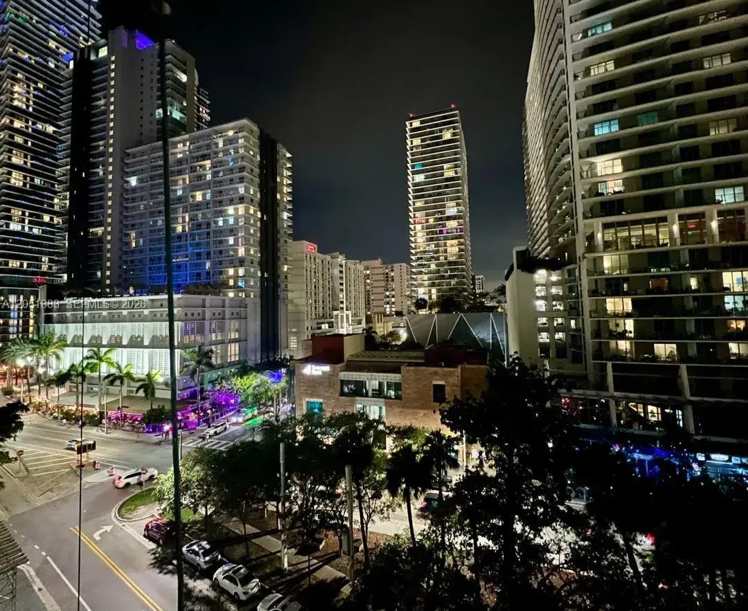 1 bedroom 1 bath Residential for sale at 1080 Brickell Ave # 703, Miami FL 33131