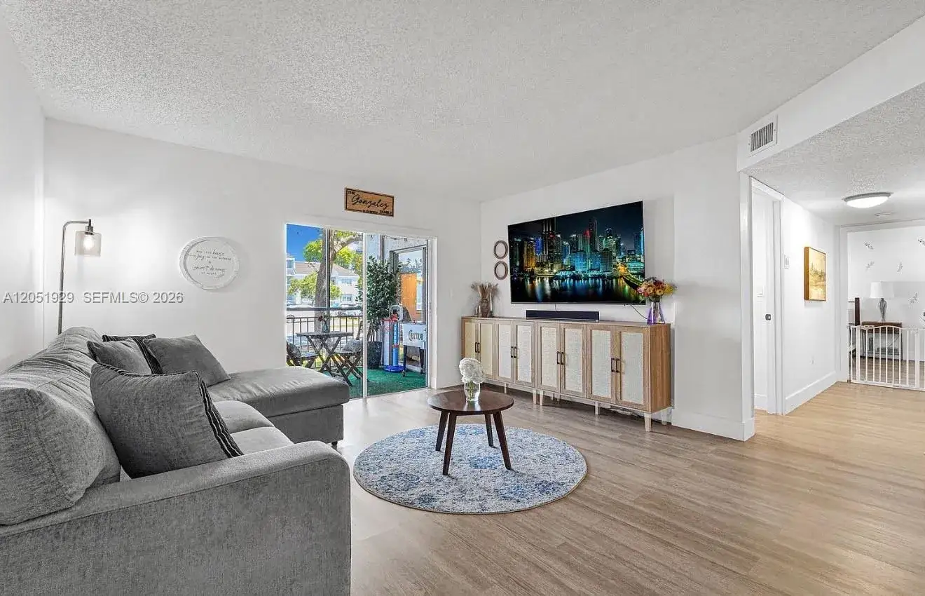2 bedroom 2 bath Residential Lease for rent at 8680 SW 212th St # 105, Cutler Bay FL 33189