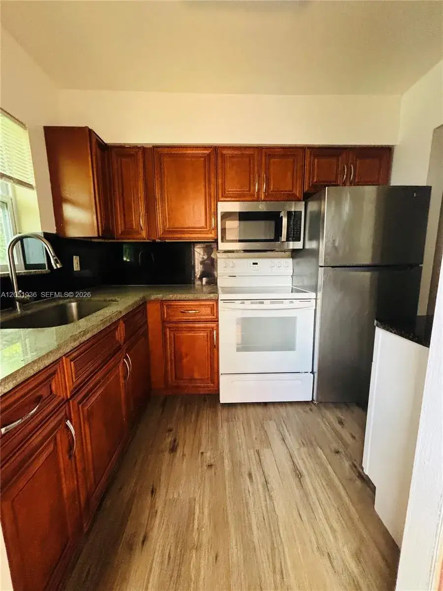 2 bedroom 1 bath Residential Lease for rent at 6631 SW 18th St # 103, Pembroke Pines FL 33023