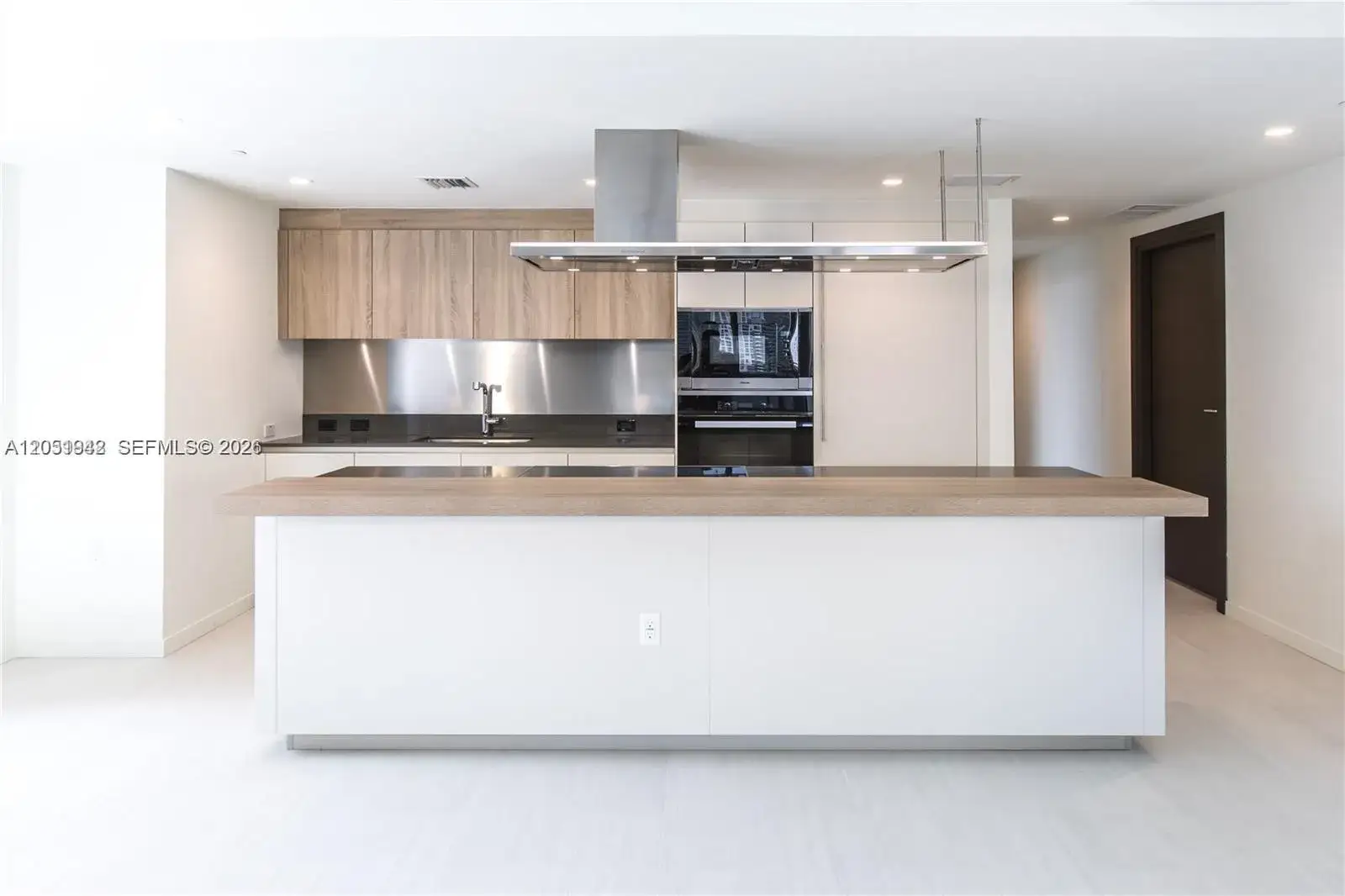 1 bedroom 1 bath Residential Lease for rent at 1000 Brickell Plz # 2110, Miami FL 33131