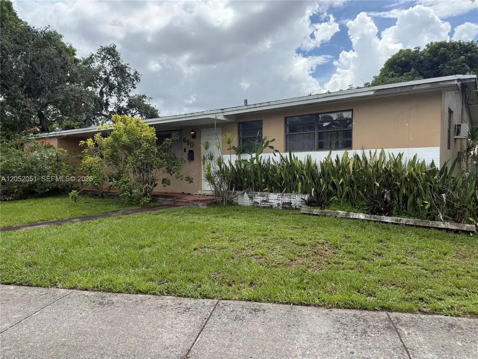 3 bedroom 2 bath Residential for sale at 690 W 70th Pl, Hialeah FL 33014