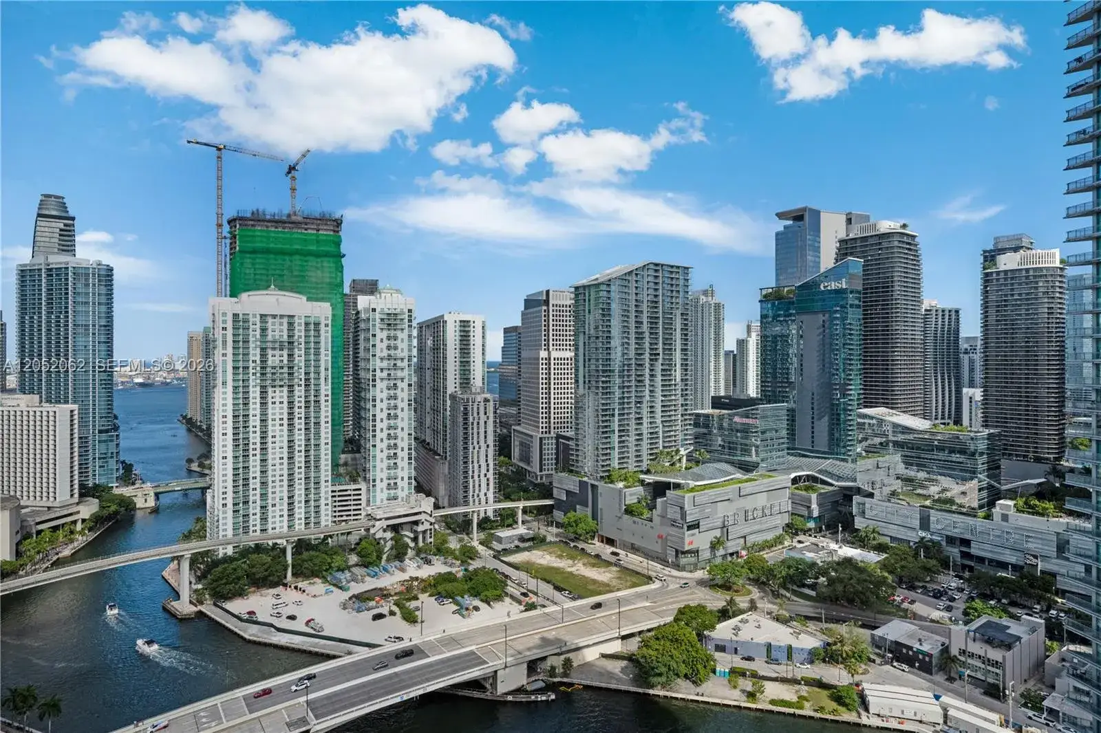 2 bedroom 2 bath Residential Lease for rent at 90 SW 3rd St # 3511, Miami FL 33130