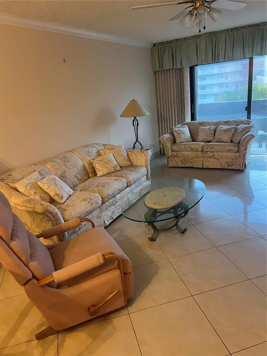 1 bedroom 1 bath Residential Lease for rent at 1301 NE 7th # 405, Hallandale Beach FL 33009