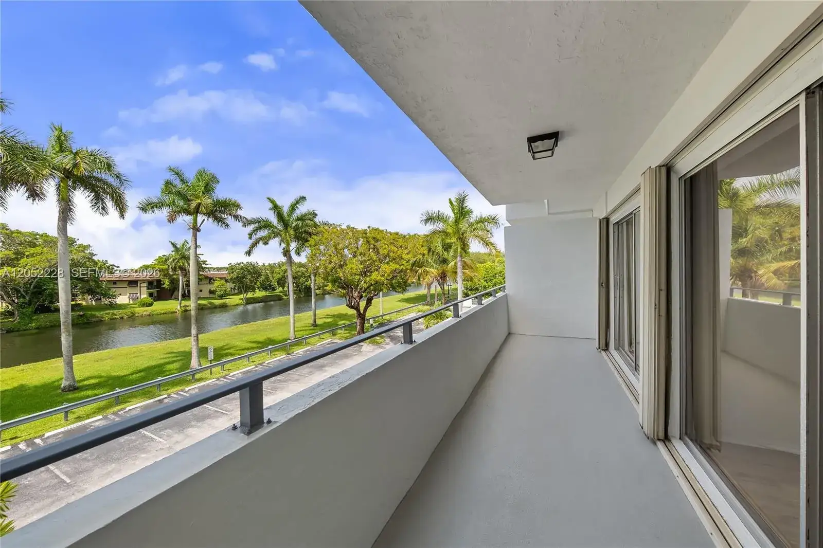 1 bedroom 1 bath Residential Lease for rent at 7900 CAMINO CR # 303, Miami FL 33143