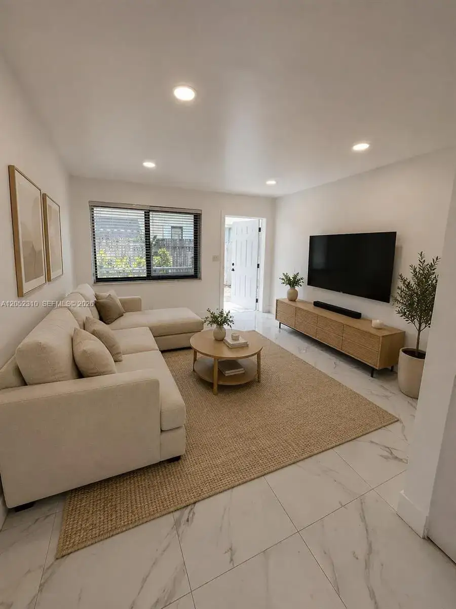 2 bedroom 1 bath Residential Lease for rent at 1933 Washington St # 1935, Hollywood FL 33020