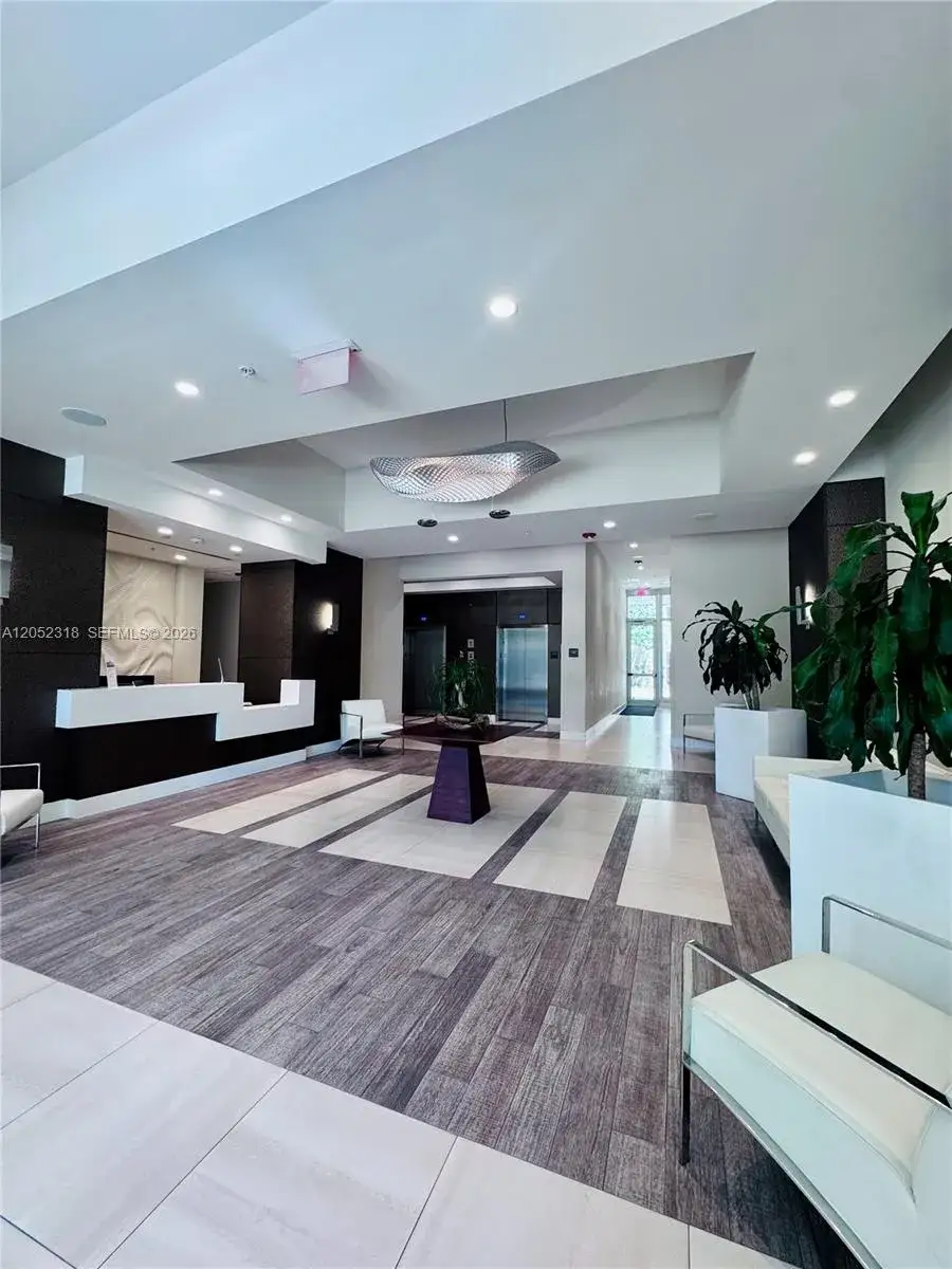 1 bedroom 1 bath Residential Lease for rent at 7661 NW 107th Ave # 609, Doral FL 33178