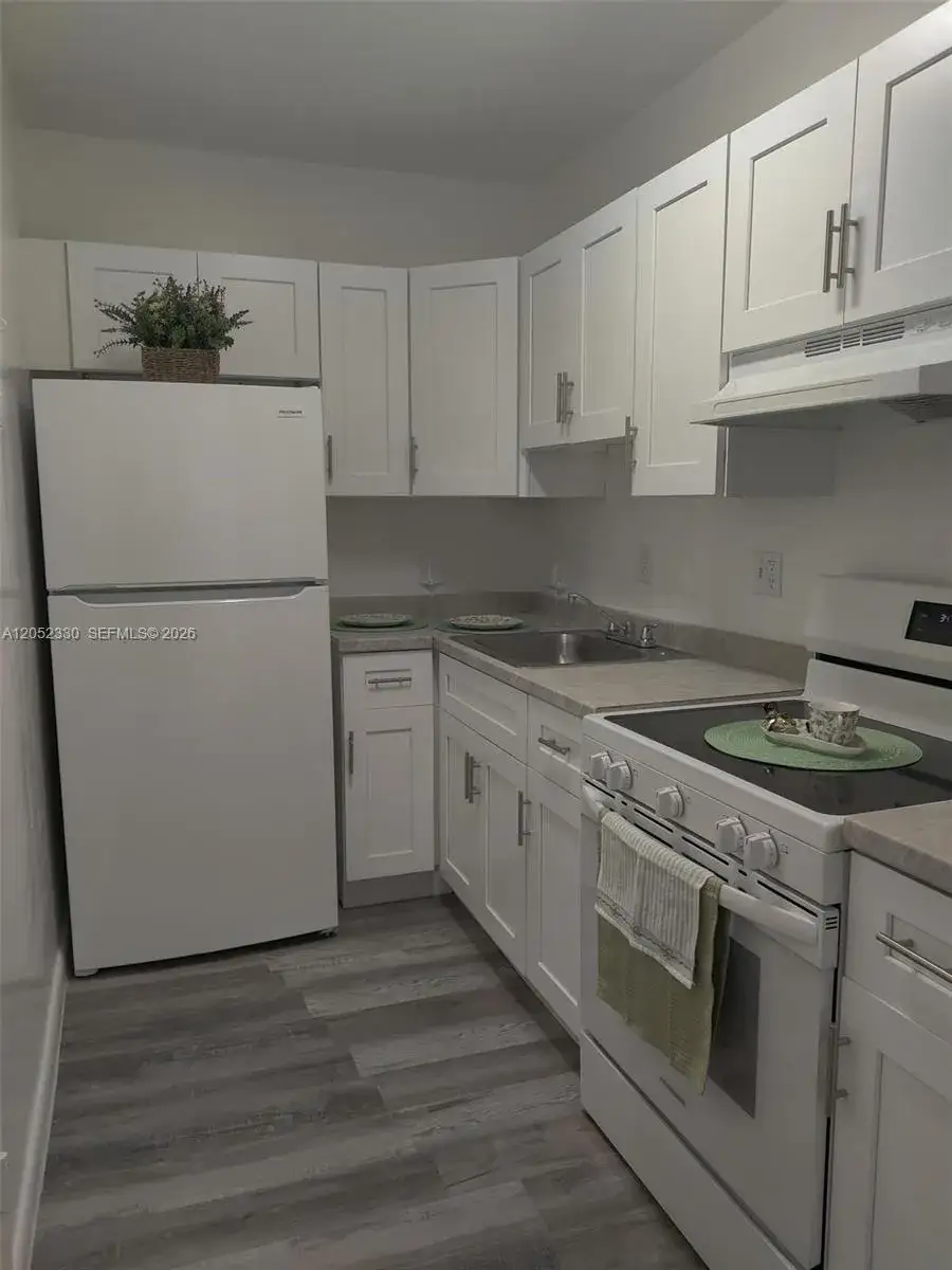 1 bedroom 1 bath Residential Lease for rent at 5970 NE 18th Ave # 924, Fort Lauderdale FL 33334