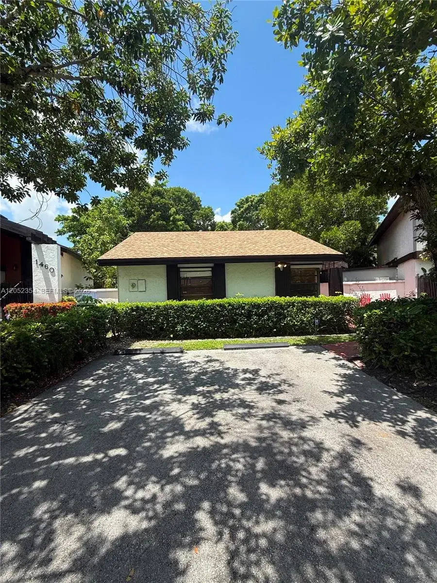 3 bedroom 2 bath Residential for sale at 1470 Flamingo Ct, Pembroke Pines FL 33026